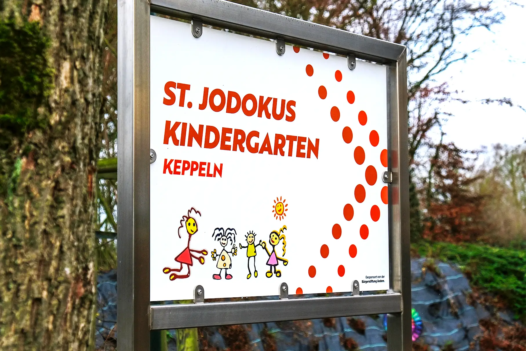 St-Jodokus-Kiga-Wegweiser-Schild-TONAS-Designagentur